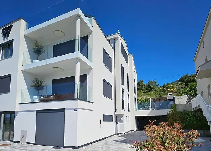 Coastal Retreat With Sea Views -studio 4