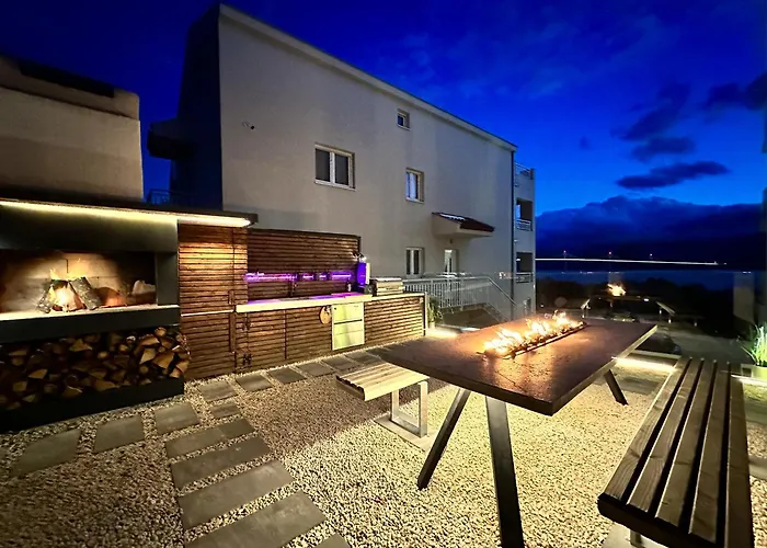 Coastal Retreat With Sea Views -studio 4 * 科马尔纳