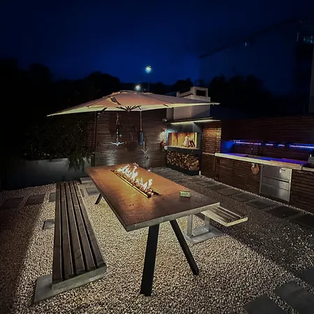 Apartmán Coastal Retreat With Sea Views -studio 4 *