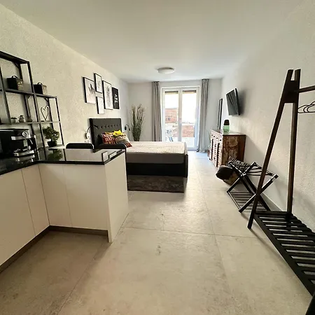 Coastal Retreat With Sea Views -studio 4